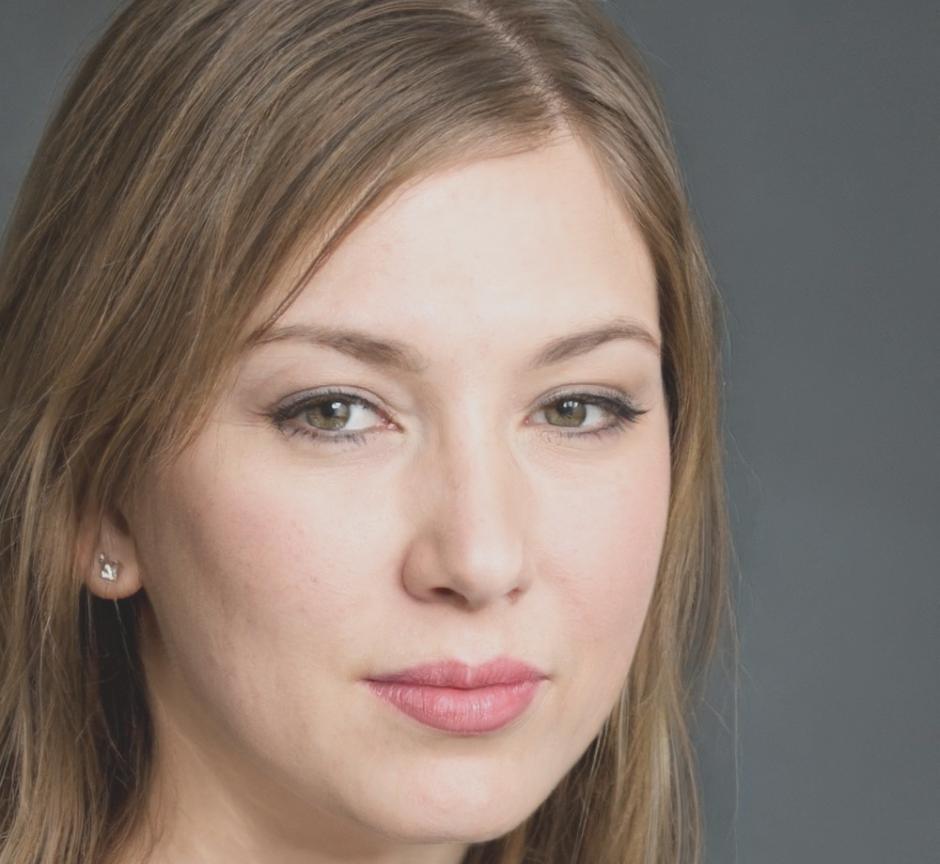 Portrait de l'instructrice spécialisée en systèmes de batteries